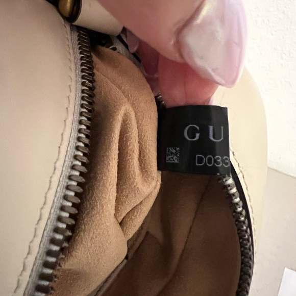 The small GG Marmont chain shoulder bag 100% Authentic - Picture 3 of 14